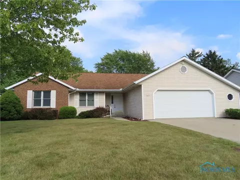 327 Carson Dr, Bryan, OH 43506 photo 2