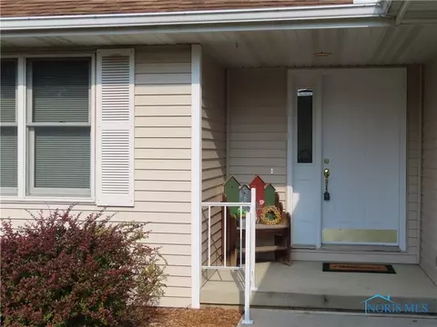 327 Carson Dr, Bryan, OH 43506 photo 4