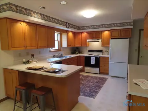 327 Carson Dr, Bryan, OH 43506 photo 8