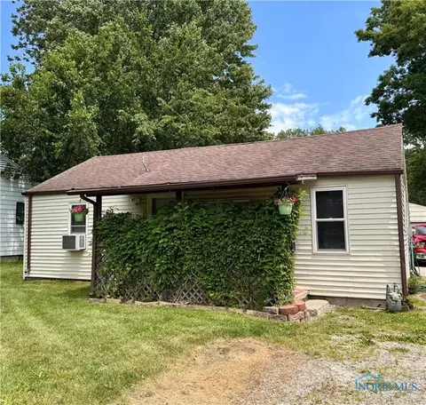 5612 Clover Ln, Toledo, OH 43623
