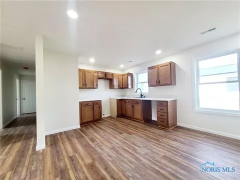 124 S High St, West Unity, OH 43570 photo 3