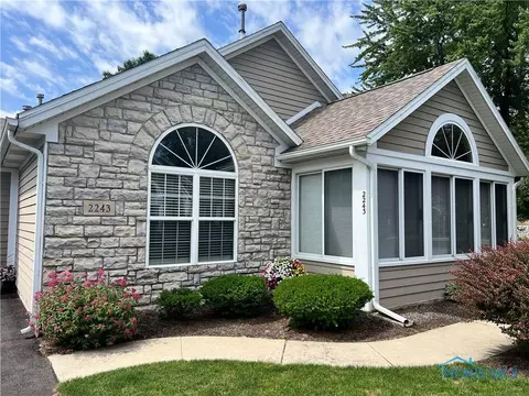 2243 Whispering Pines Dr #5-2243, Toledo, OH 43617