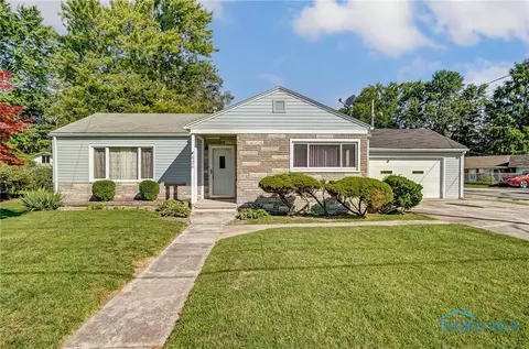 620 Sand Ridge Rd, Bowling Green, OH 43402