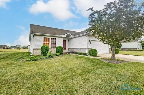 760 Greystone Dr, Bowling Green, OH 43402