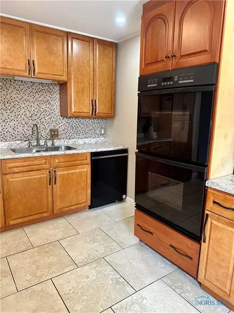 211 N Walnut St, Dunkirk, OH 45836 photo 10