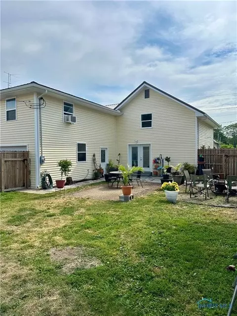 211 N Walnut St, Dunkirk, OH 45836 photo 4
