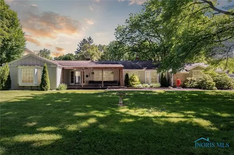 4250 Indian Rd, Ottawa Hills, OH 43606