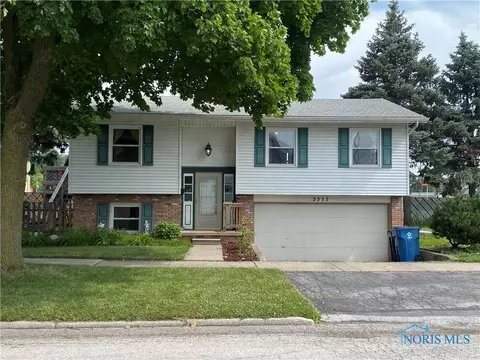 2537 Randall Dr, Oregon, OH 43616