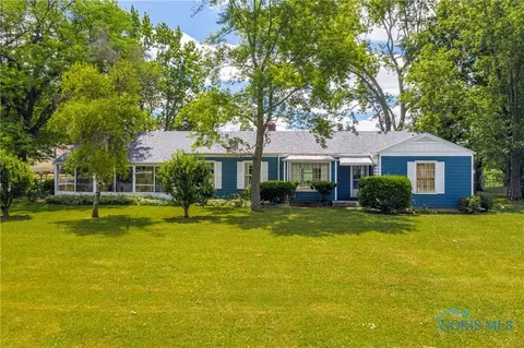 311 Harvest Dr, Metamora, OH 43540