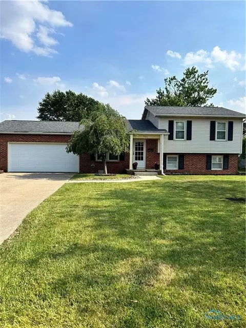 501 Eisenhower Dr, Fostoria, OH 44830