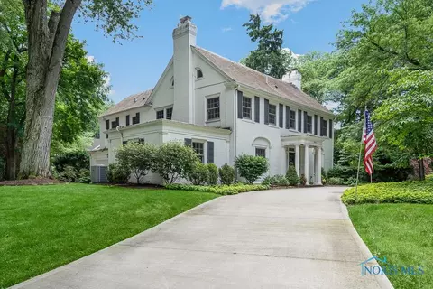 3861 Brookside Rd, Ottawa Hills, OH 43606
