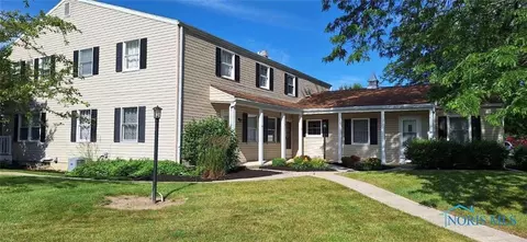 160 Quail Rd #54, Perrysburg, OH 43551