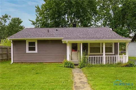 722 Circle Dr, Fostoria, OH 44830