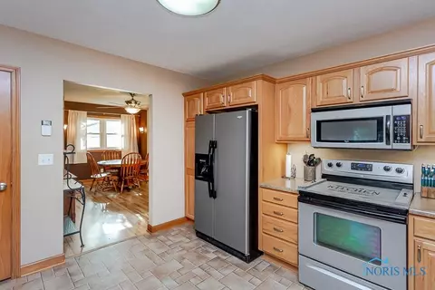 218 Guy St, Walbridge, OH 43465 photo 17
