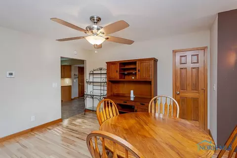 218 Guy St, Walbridge, OH 43465 photo 10