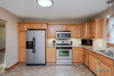 218 Guy St, Walbridge, OH 43465 photo 18