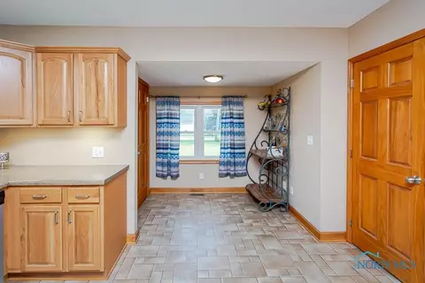 218 Guy St, Walbridge, OH 43465 photo 14
