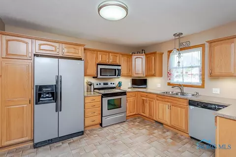 218 Guy St, Walbridge, OH 43465 photo 19
