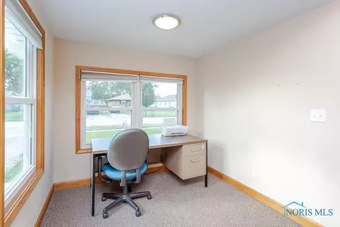 218 Guy St, Walbridge, OH 43465 photo 5