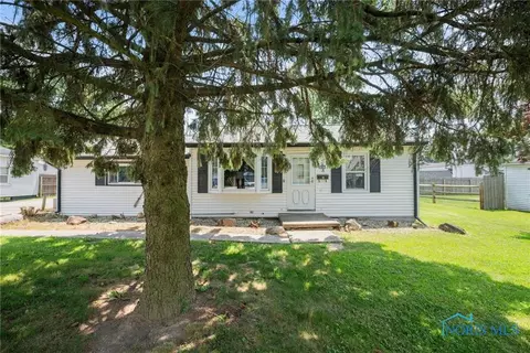 1137 W Elm Tree Rd, Rossford, OH 43460