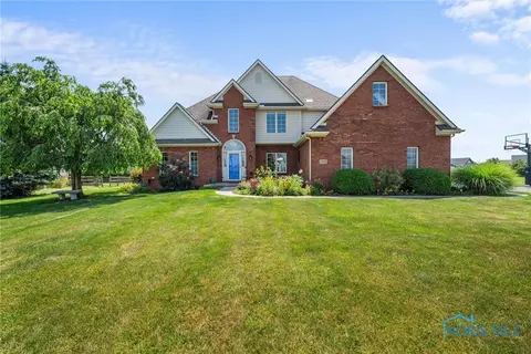 25632 Wood Creek Rd, Perrysburg, OH 43551