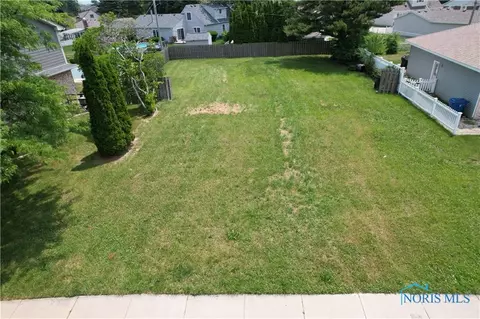 5850 Rounding River Ln, Toledo, OH 43611