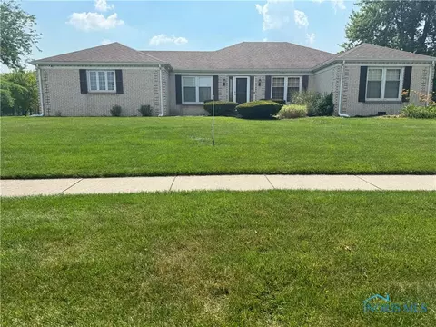 909 Sandalwood Rd, Perrysburg, OH 43551