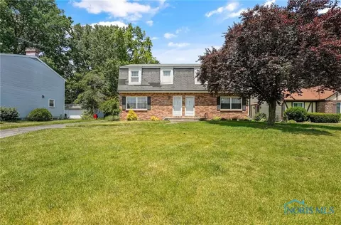 6814 Woodlake Dr, Toledo, OH 43617