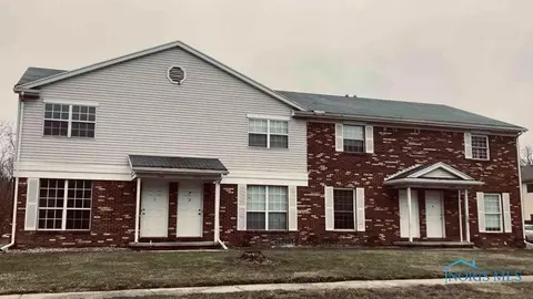 5954 Red Oak Dr, Toledo, OH 43615