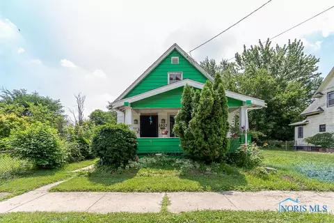 1027 Avondale Ave, Toledo, OH 43607 photo 2