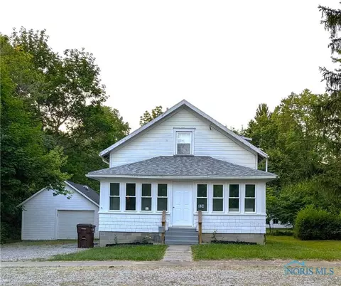 824 Hopkins St, Defiance, OH 43512
