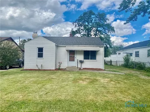 870 Lochhaven Blvd, Maumee, OH 43537
