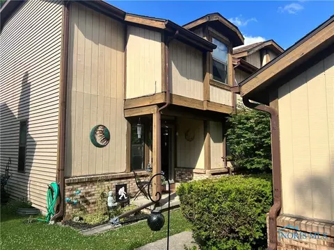 1058 Valley Grove Dr, Maumee, OH 43537