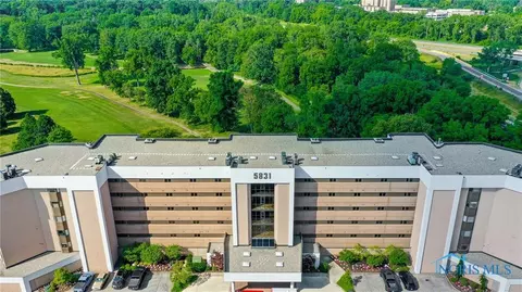 5831 Monroe St #303, Sylvania, OH 43560