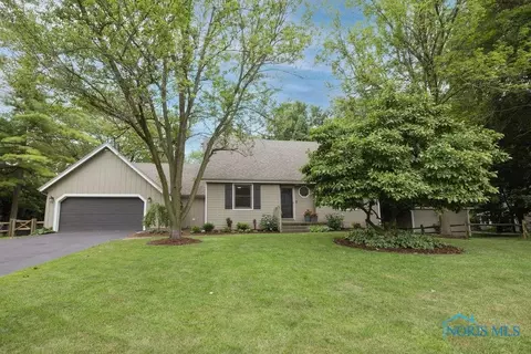 7117 Whispering Oak Dr, Sylvania, OH 43560
