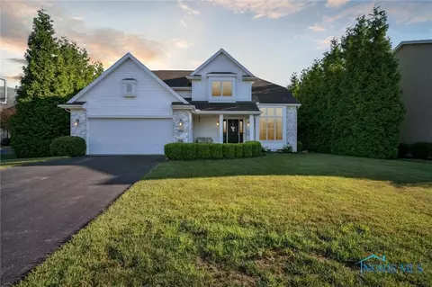 399 Nora Dr, Perrysburg, OH 43551