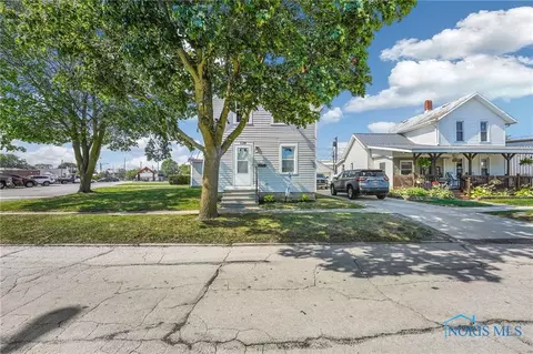 120 W Yeasting St, Gibsonburg, OH 43431