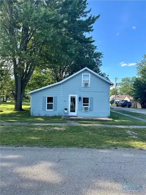 302 W Rings St, West Unity, OH 43570 photo 2