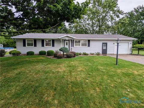 718 Fisher Dr, Fremont, OH 43420