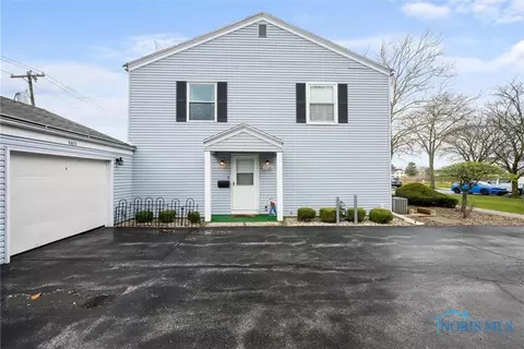 3708 Lakepointe Dr, Northwood, OH 43619
