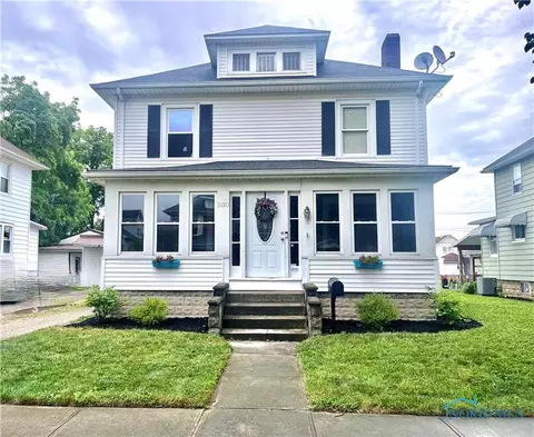 1020 Hazel St, Fremont, OH 43420