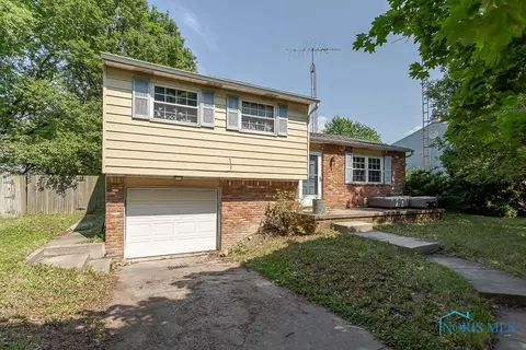 28796 Starlight Rd, Perrysburg, OH 43551