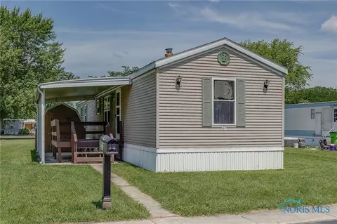 800 Woodward Ave #37, Fostoria, OH 44830