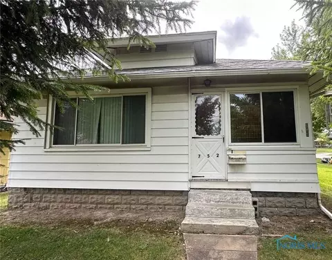 752 Dover Pl, Toledo, OH 43605
