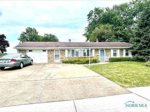 2127 Maryland Pl, Northwood, OH 43619