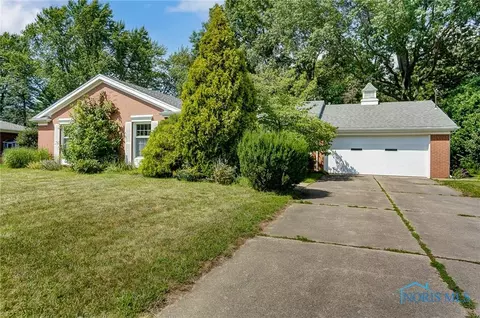 1308 Brownwood Dr, Bowling Green, OH 43402