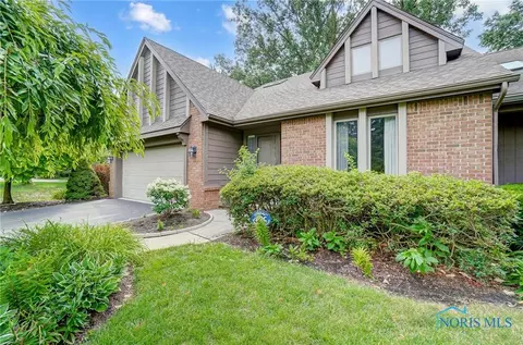 6807 Pine Creek Dr, Toledo, OH 43617