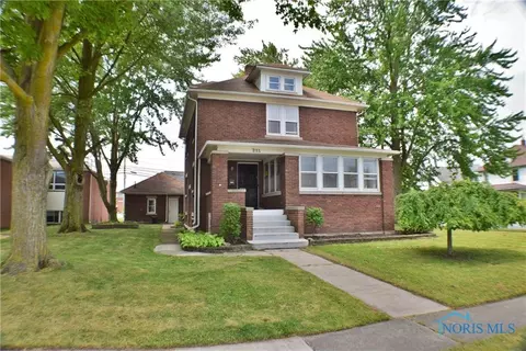 215 W First St, Woodville, OH 43469