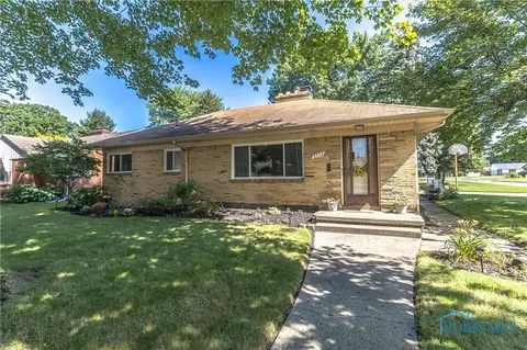 2757 Luverne Ave, Oregon, OH 43616