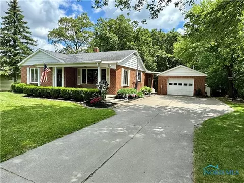 1585 S Clinton St, Defiance, OH 43512